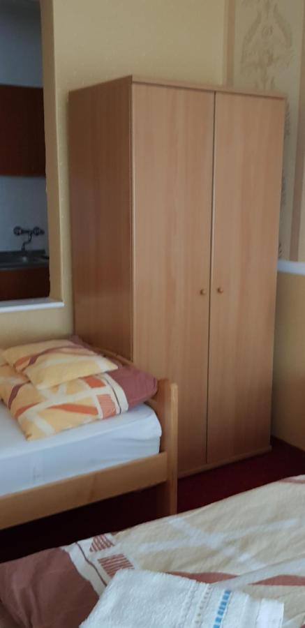 Bed and Breakfast Kalman Panzio Szegedin Exterior foto