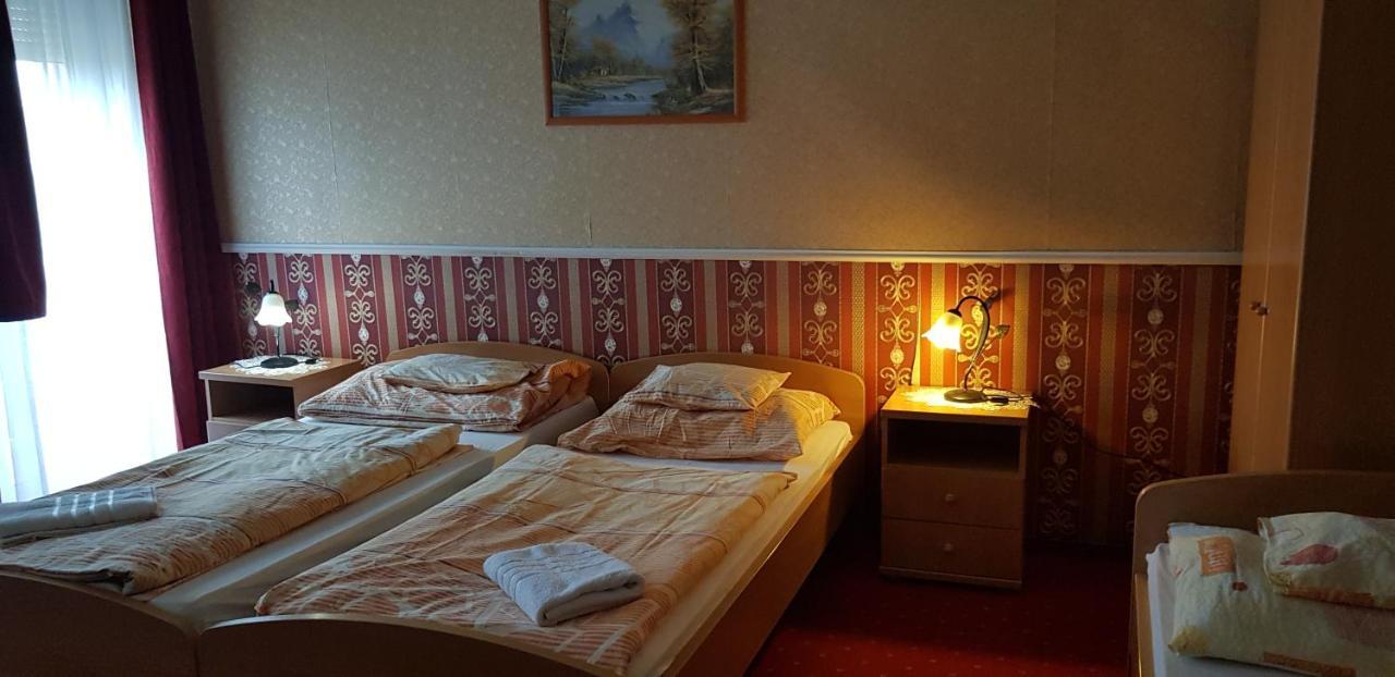 Bed and Breakfast Kalman Panzio Szegedin Exterior foto