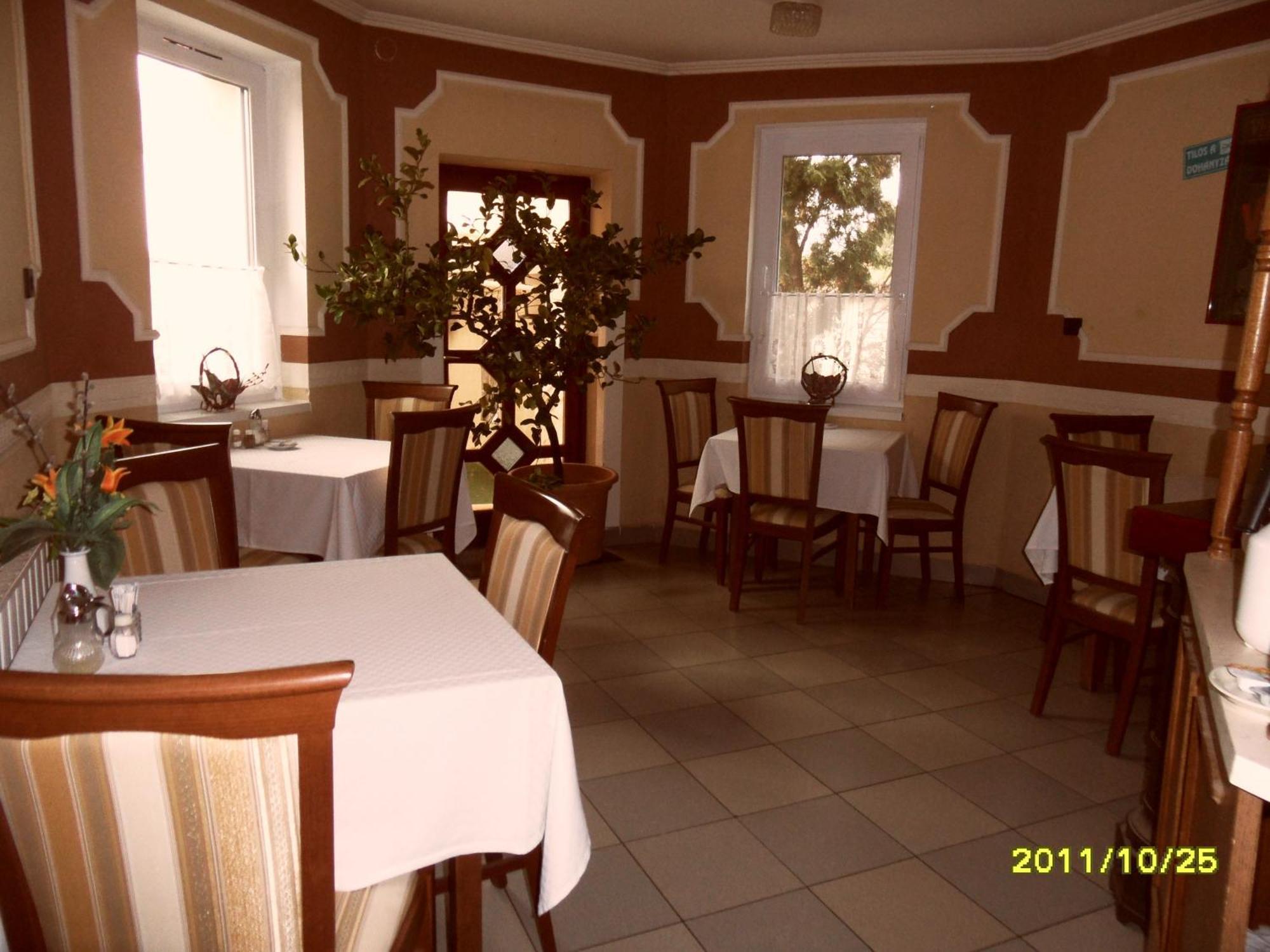 Bed and Breakfast Kalman Panzio Szegedin Exterior foto