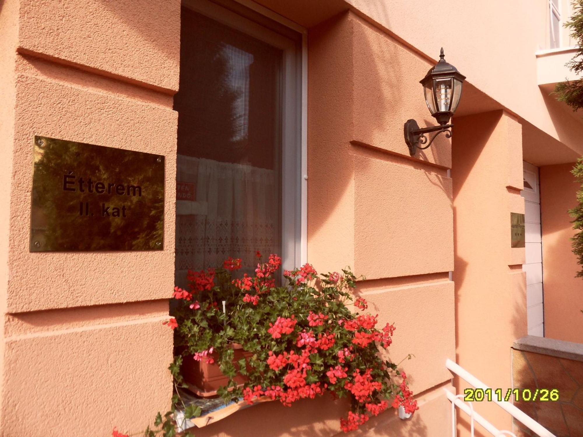 Bed and Breakfast Kalman Panzio Szegedin Exterior foto