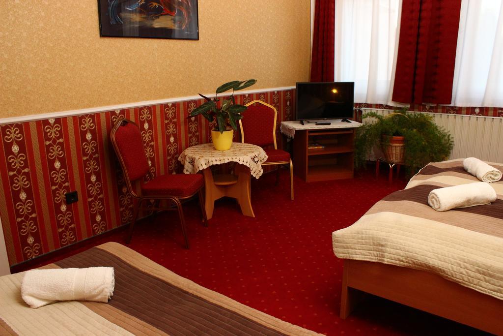 Bed and Breakfast Kalman Panzio Szegedin Exterior foto