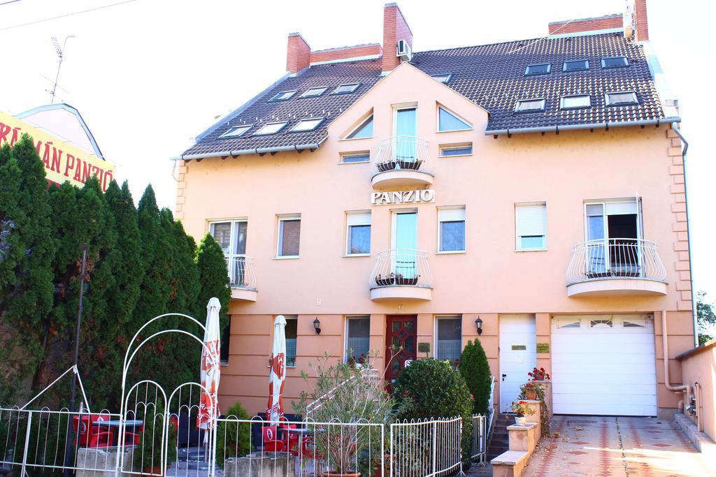 Bed and Breakfast Kalman Panzio Szegedin Exterior foto