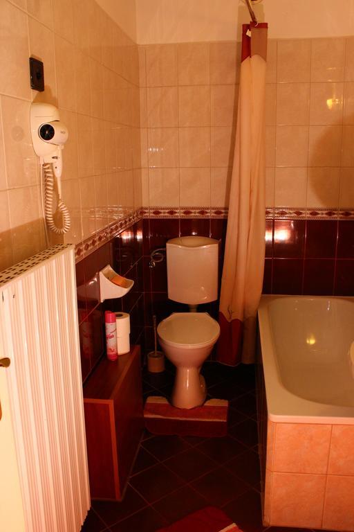 Bed and Breakfast Kalman Panzio Szegedin Exterior foto