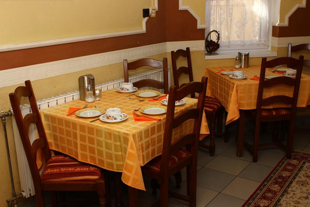 Bed and Breakfast Kalman Panzio Szegedin Exterior foto