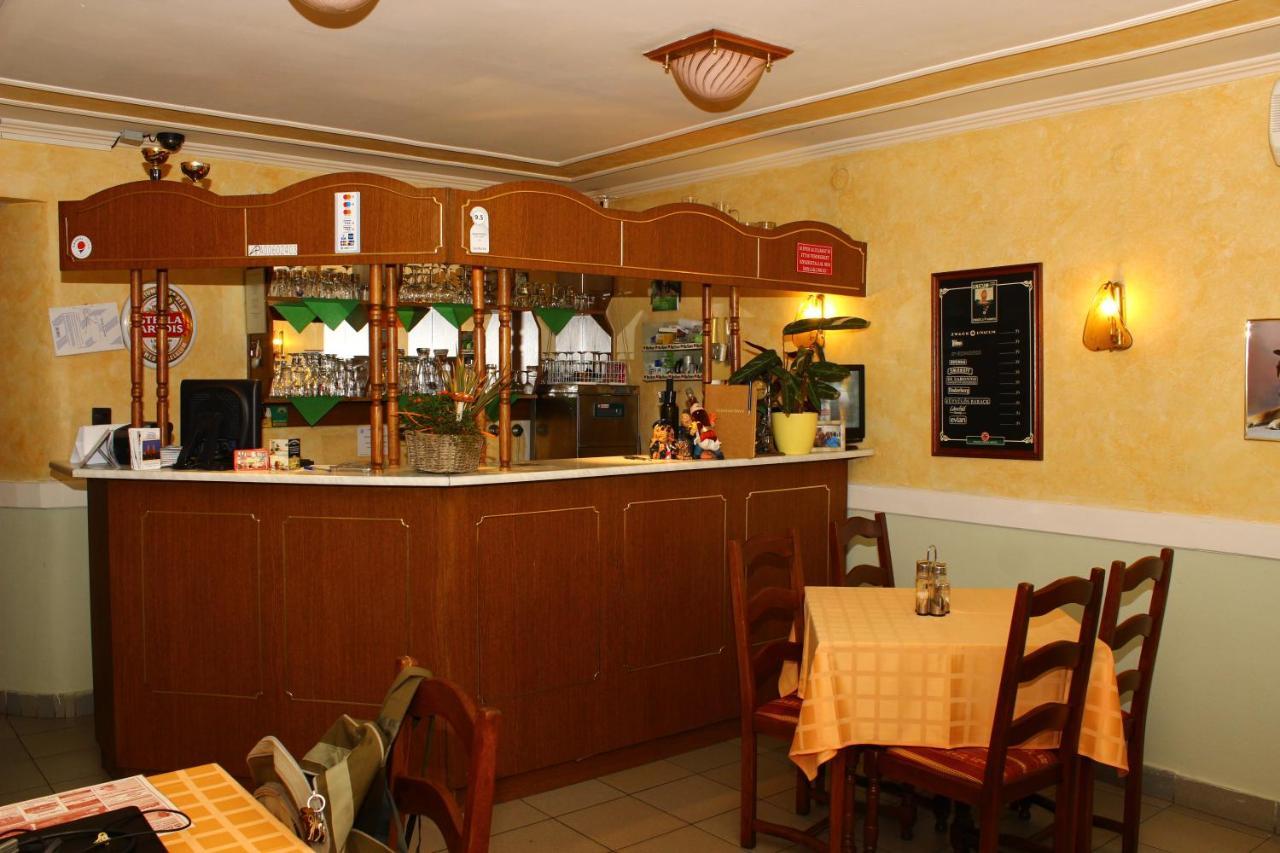 Bed and Breakfast Kalman Panzio Szegedin Exterior foto